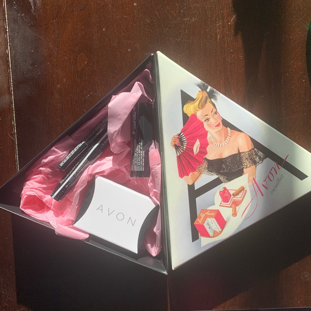 Avon Glam Box Brand New